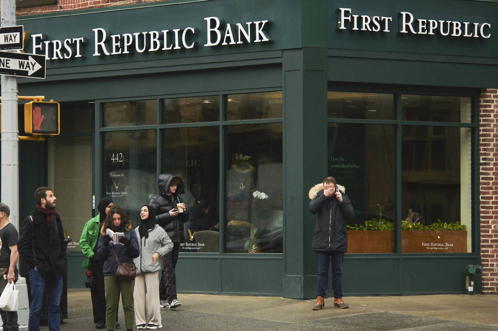 Silicon Valley Bank, Signature Bank và First Republic Bank lần lượt phá sản